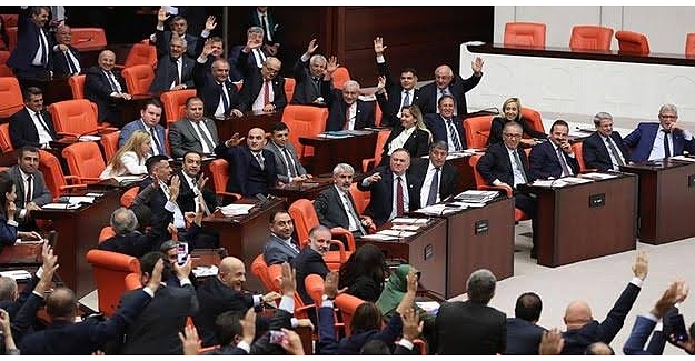 CHP'li Milletvekillerinden EYT Açıklamaları